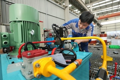 企業(yè)按下&ldquo;快進鍵&rdquo; 開足馬力忙生產(chǎn)